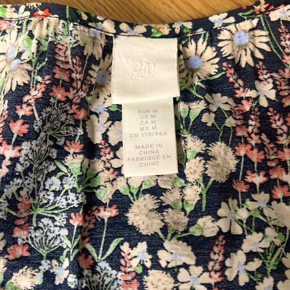 🍁 3/$15 H&M Floral Loose Fit Dress Medium - Picture 7 of 7
